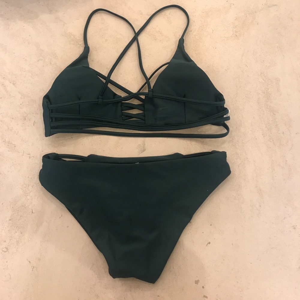 Bikini - Picture 2 of 3